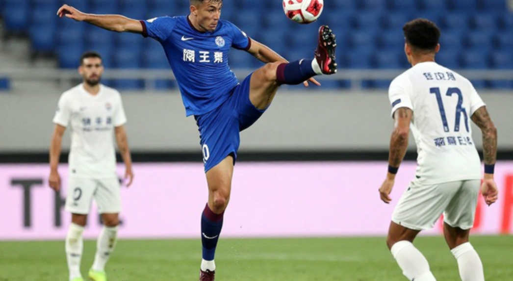 Zion Suzuki: Từ video tập luyện đến áp lực thực chiến tại Premier League
