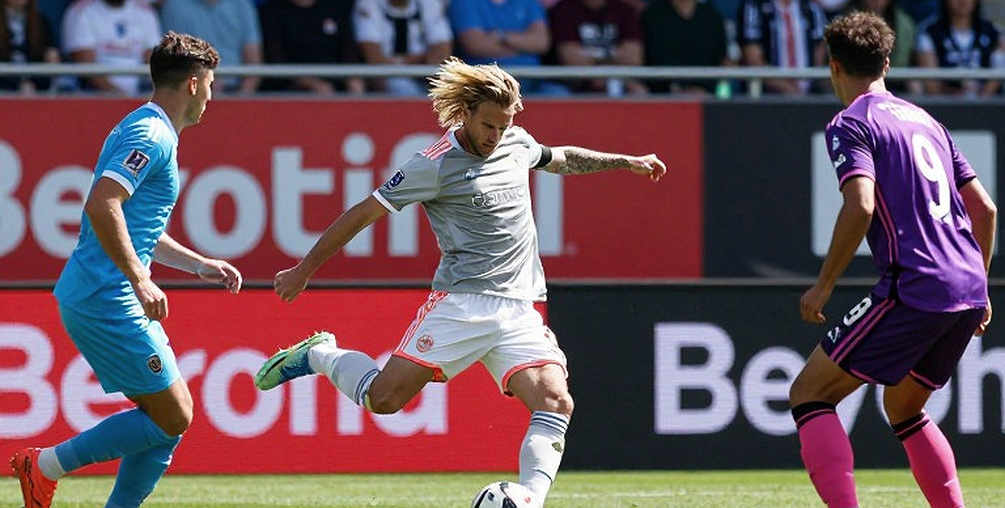 Cơn bão tại Utrecht: Ron Jans tiếp lửa cho Anthony Correia giữa khủng hoảng đầu mùa