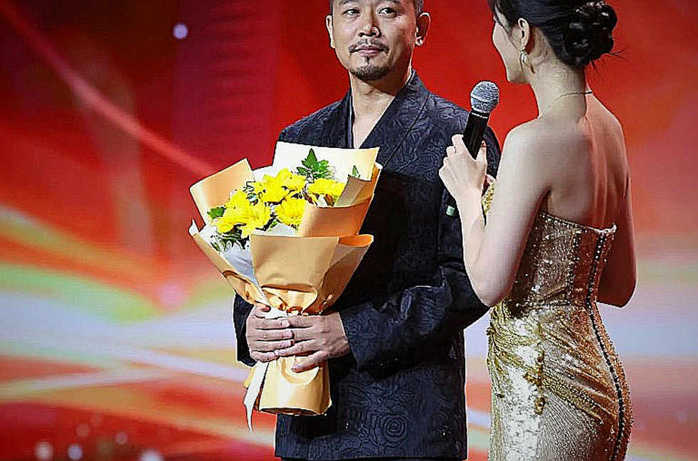 Russell khẳng định sẽ 'chiến đấu đến cùng' cho ngôi vô địch 2026: Khoảng cách 81 điểm và vùng xám trong cùng một ga-ra